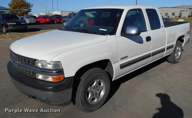 image for item DF9158 1999 Chevrolet Silverado 1500 Z71 Ext. Cab pickup truck