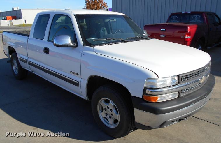 image for item DF9158 1999 Chevrolet Silverado 1500 Z71 Ext. Cab pickup truck