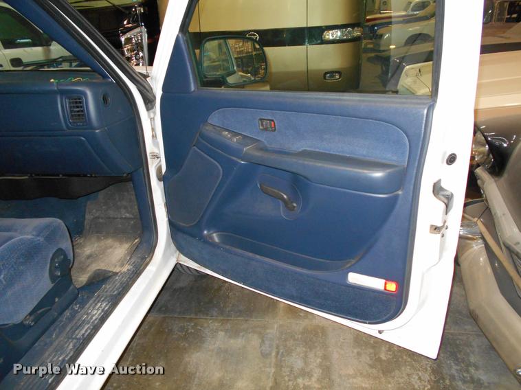 image for item DF9158 1999 Chevrolet Silverado 1500 Z71 Ext. Cab pickup truck