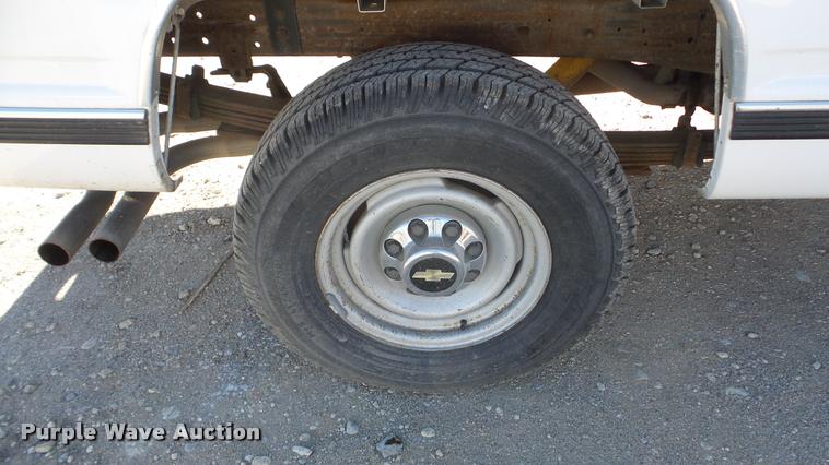 image for item DF9159 1995 Chevrolet 2500 Ext. Cab pickup truck