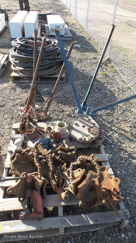 image for item DG9017 Ridgid pipe clamps and stands