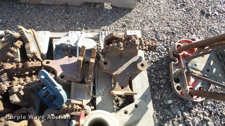 image for item DG9017 Ridgid pipe clamps and stands