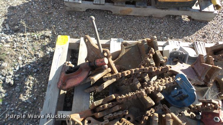 image for item DG9017 Ridgid pipe clamps and stands