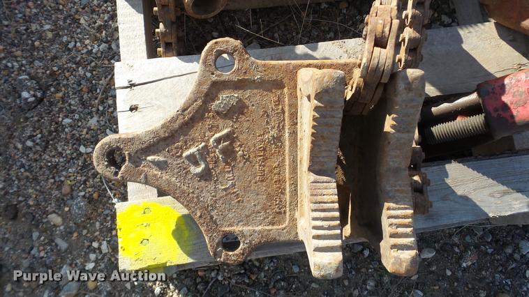 image for item DG9017 Ridgid pipe clamps and stands