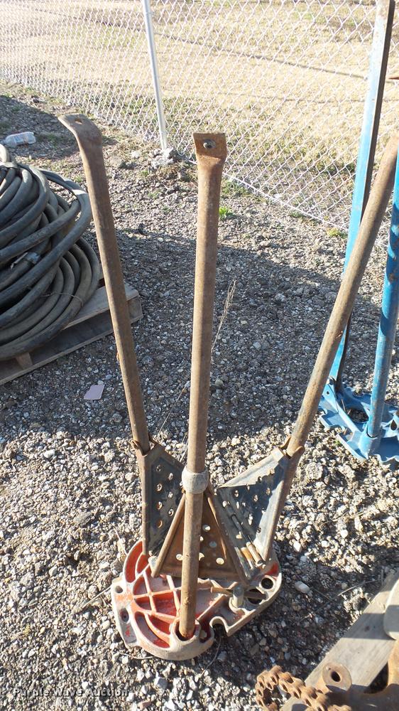 image for item DG9017 Ridgid pipe clamps and stands