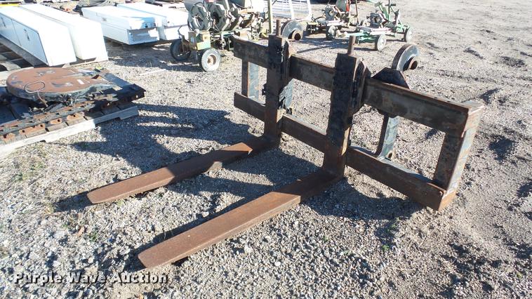 image for item DG9030 Loader forks