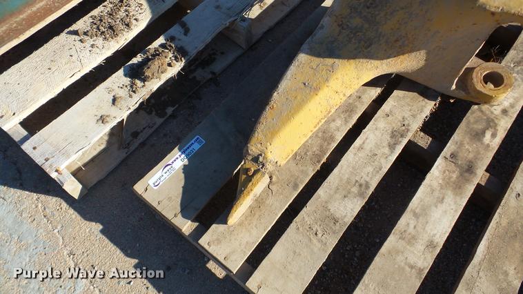 image for item DG9031 Ripper attachment