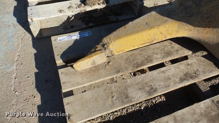 image for item DG9031 Ripper attachment