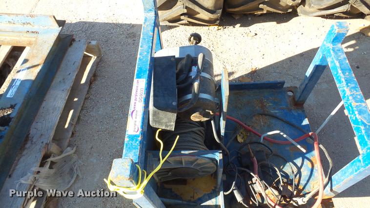 image for item DG9033 Winch