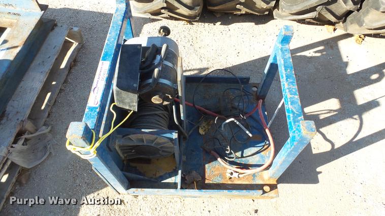 image for item DG9033 Winch