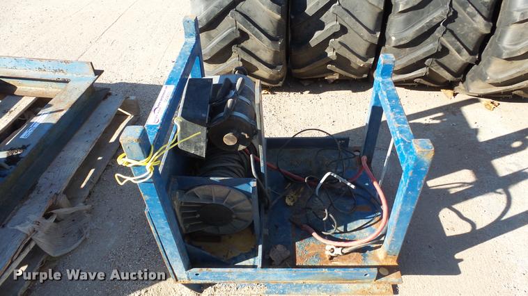 image for item DG9033 Winch
