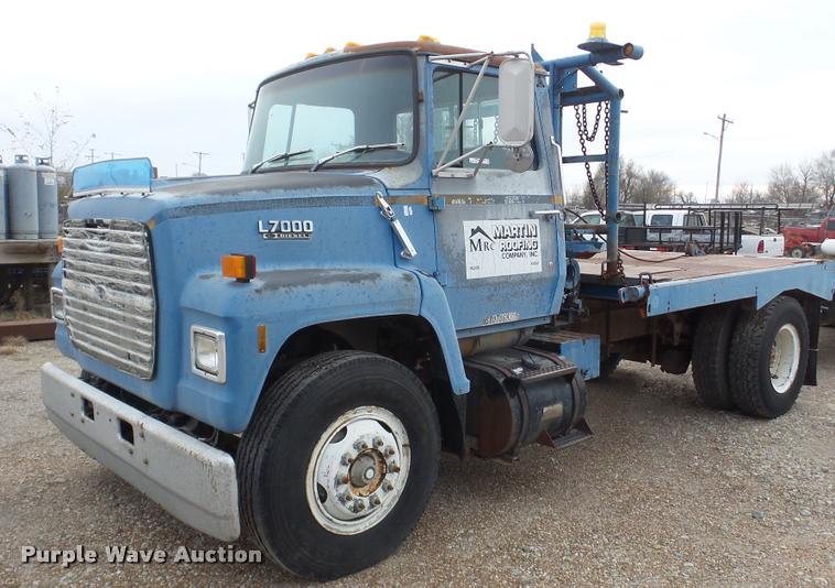 image for item DG9133 1988 Ford LN7000 flatbed truck