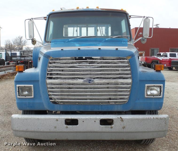 image for item DG9133 1988 Ford LN7000 flatbed truck