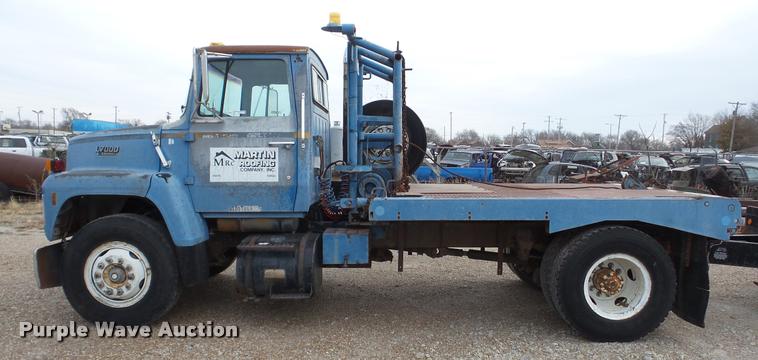 image for item DG9133 1988 Ford LN7000 flatbed truck