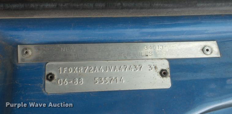 image for item DG9133 1988 Ford LN7000 flatbed truck