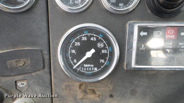 image for item DG9133 1988 Ford LN7000 flatbed truck