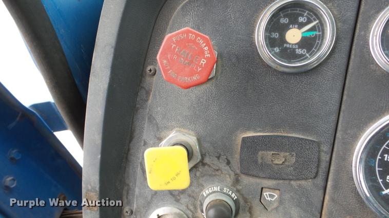 image for item DG9133 1988 Ford LN7000 flatbed truck