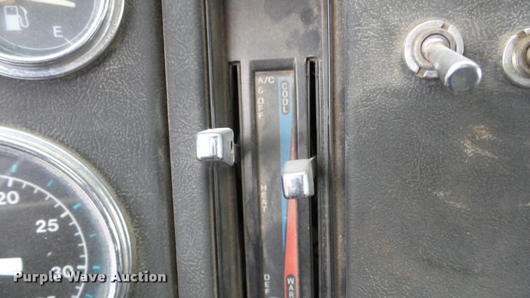 image for item DG9133 1988 Ford LN7000 flatbed truck