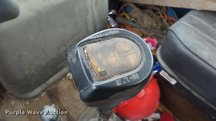 image for item DG9133 1988 Ford LN7000 flatbed truck