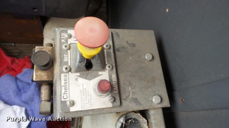 image for item DG9133 1988 Ford LN7000 flatbed truck