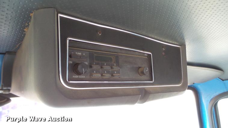 image for item DG9133 1988 Ford LN7000 flatbed truck