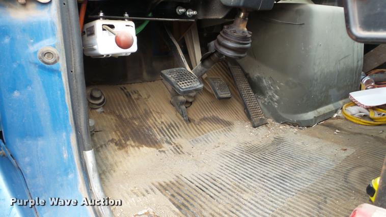 image for item DG9133 1988 Ford LN7000 flatbed truck