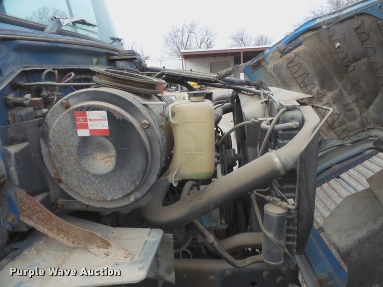 image for item DG9133 1988 Ford LN7000 flatbed truck