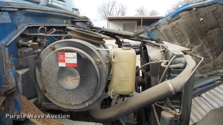 image for item DG9133 1988 Ford LN7000 flatbed truck