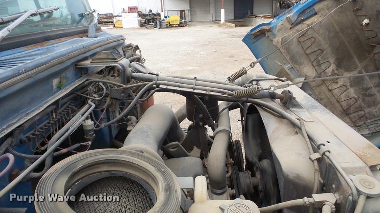 image for item DG9133 1988 Ford LN7000 flatbed truck