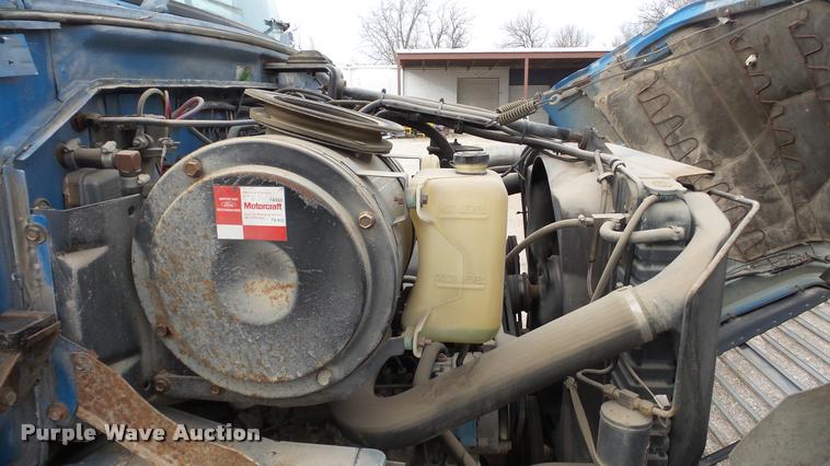 image for item DG9133 1988 Ford LN7000 flatbed truck