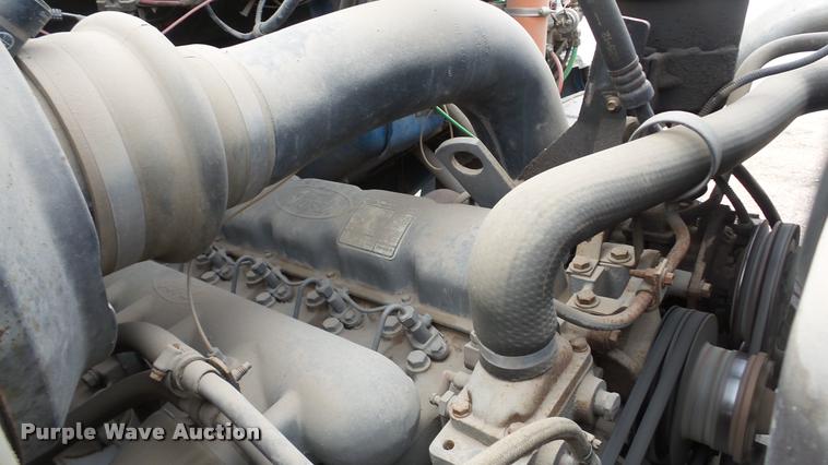 image for item DG9133 1988 Ford LN7000 flatbed truck