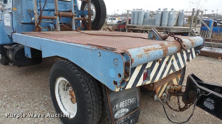 image for item DG9133 1988 Ford LN7000 flatbed truck