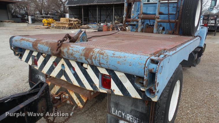 image for item DG9133 1988 Ford LN7000 flatbed truck