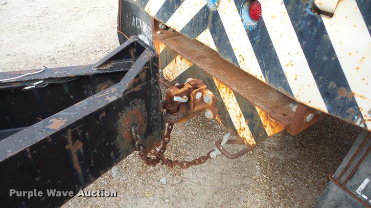 image for item DG9133 1988 Ford LN7000 flatbed truck