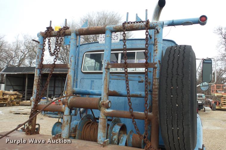 image for item DG9133 1988 Ford LN7000 flatbed truck