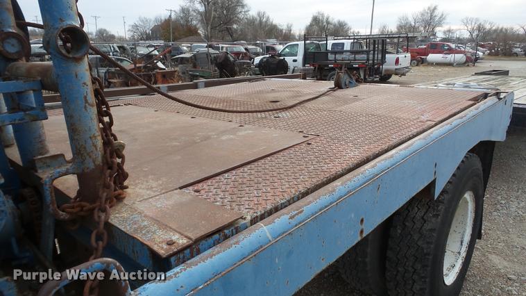 image for item DG9133 1988 Ford LN7000 flatbed truck