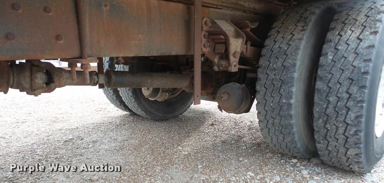 image for item DG9133 1988 Ford LN7000 flatbed truck