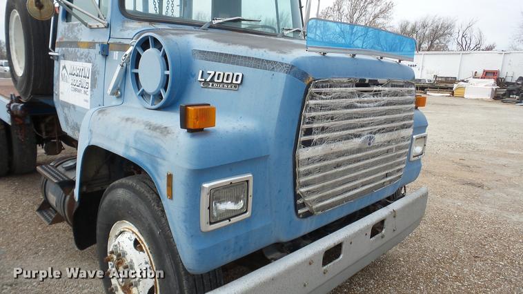 image for item DG9133 1988 Ford LN7000 flatbed truck