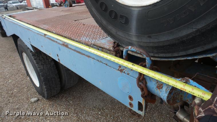 image for item DG9133 1988 Ford LN7000 flatbed truck