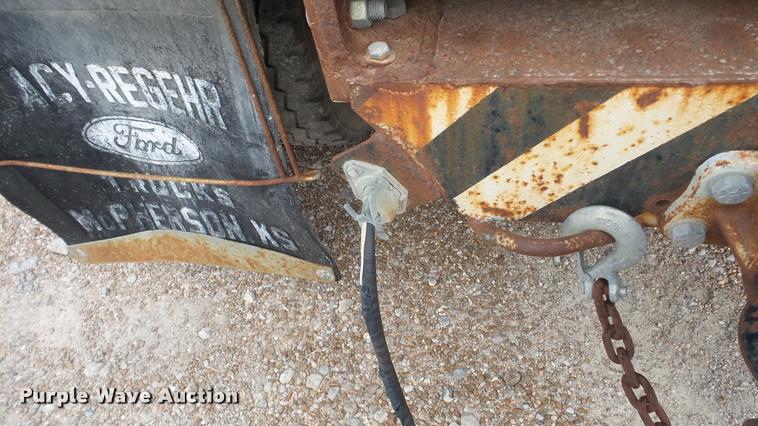 image for item DG9133 1988 Ford LN7000 flatbed truck