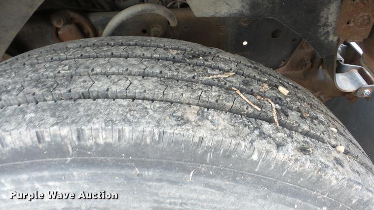 image for item DG9133 1988 Ford LN7000 flatbed truck