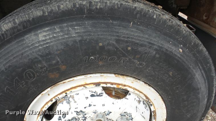 image for item DG9133 1988 Ford LN7000 flatbed truck