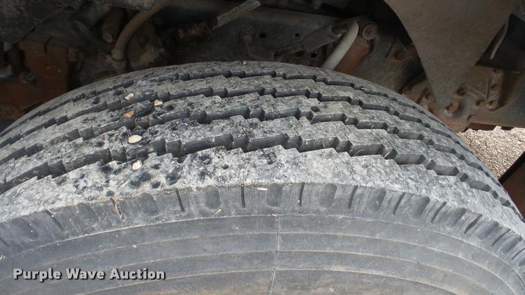 image for item DG9133 1988 Ford LN7000 flatbed truck