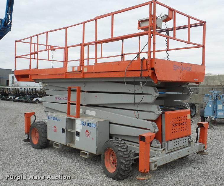 image for item DG9136 1998 Skyjack SJ9250 scissor lift