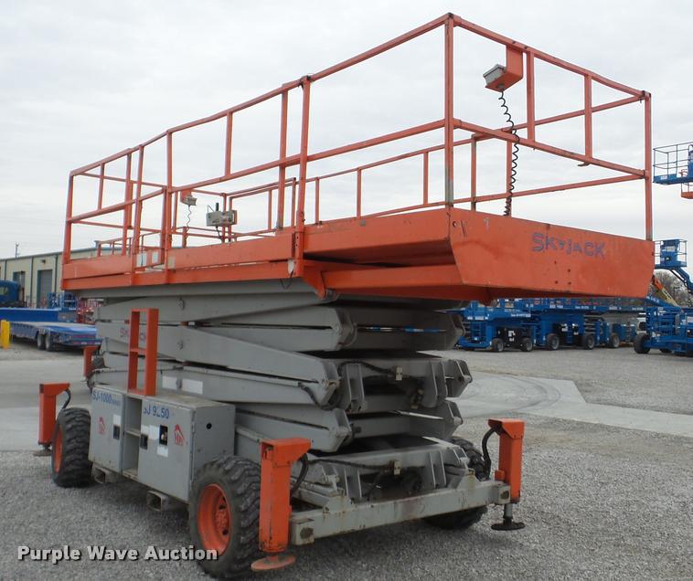 image for item DG9136 1998 Skyjack SJ9250 scissor lift