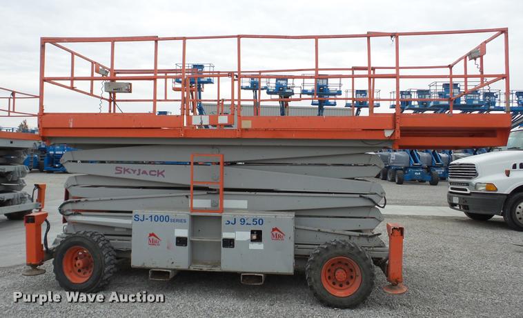 image for item DG9136 1998 Skyjack SJ9250 scissor lift