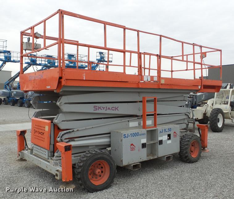 image for item DG9136 1998 Skyjack SJ9250 scissor lift