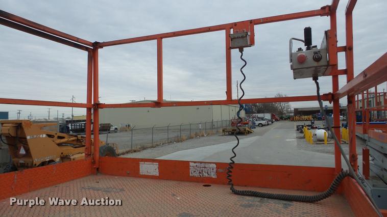 image for item DG9136 1998 Skyjack SJ9250 scissor lift