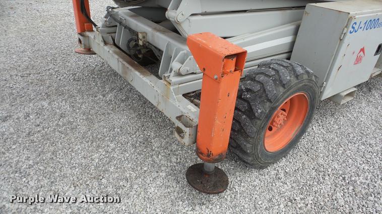 image for item DG9136 1998 Skyjack SJ9250 scissor lift