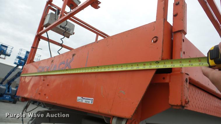 image for item DG9136 1998 Skyjack SJ9250 scissor lift